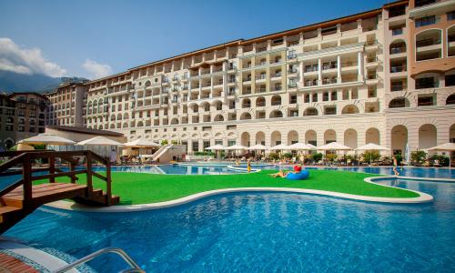 Sochi Marriott Krasnaya Polyana Красная Поляна, Сочи - Фото 36. Открытый бассейн лето