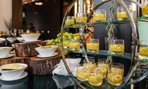 Sochi Marriott Krasnaya Polyana Красная Поляна, Сочи - Фото 31. Завтрак River Cafe