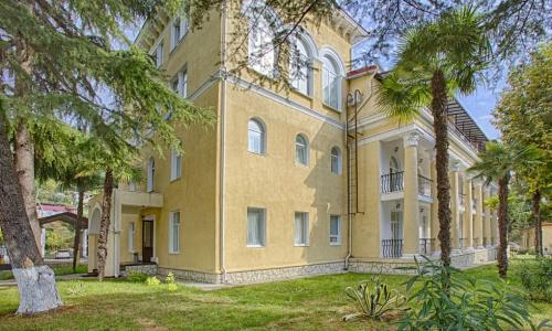Пансионат Лазурный берег Гагра - Фото 5. Территория