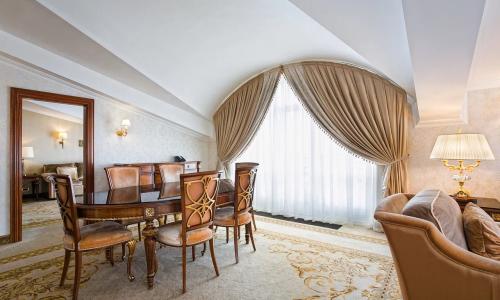 Отель PALMIRA PALACE Ялта - Фото 89. Апартаменты 4-местный 1-комнтаный (Брюссель)