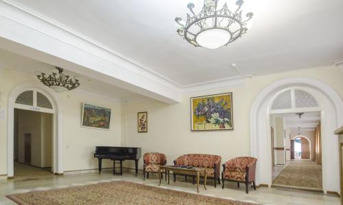 Пансионат Октябрь Кисловодск - Фото 11. Холл