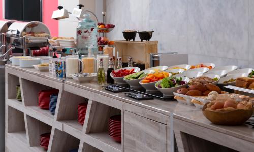 Отель Ibis Styles / Ибис Стайлс Красная Поляна Эсто-Садок, Сочи - Фото 3. Завтрак "Шведский стол"