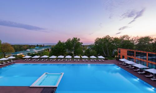 Отель Beton Brut Ultra All Inclusive SPA Витязево, Анапа - Фото 3. Бассейн