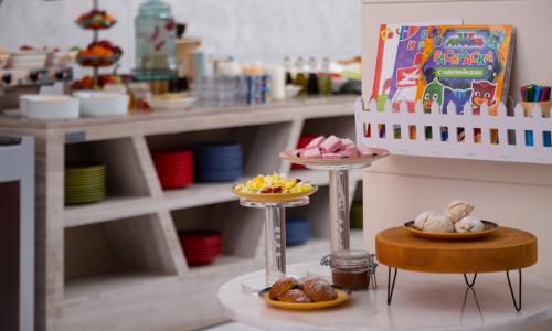 Отель Ibis Styles / Ибис Стайлс Красная Поляна Эсто-Садок, Сочи - Фото 22. Завтрак "Шведский стол"