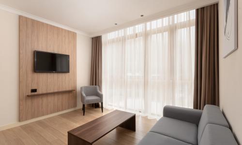 Courtyard by Marriott Sochi Krasnaya Polyana Hotel Эсто-Садок, Сочи - Фото 65. Представительский Люкс 4-местный 3-комнатный