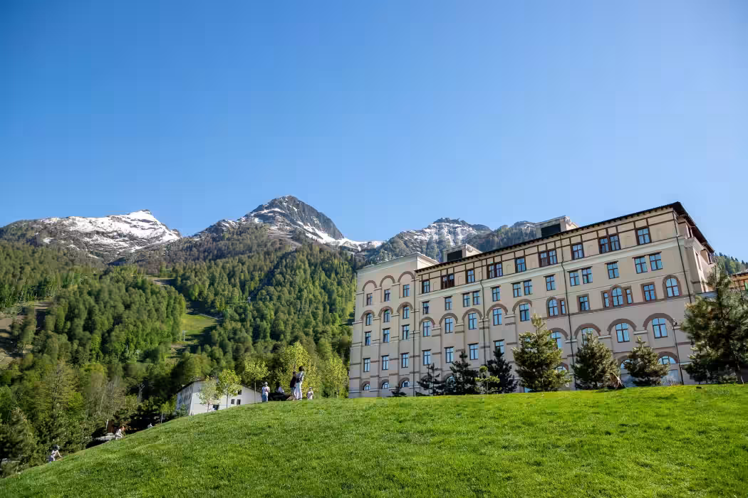 Panorama by Mercure Krasnaya Polyana Эсто-Садок, Сочи - Фото 1. Фасад