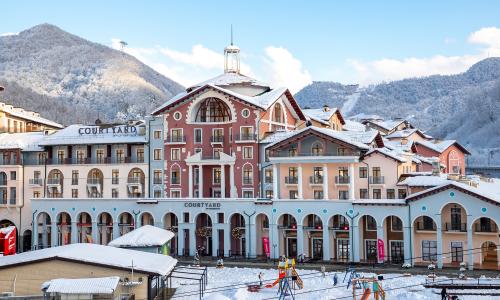 Courtyard by Marriott Sochi Krasnaya Polyana Hotel Эсто-Садок, Сочи - Фото 5. Внешний вид