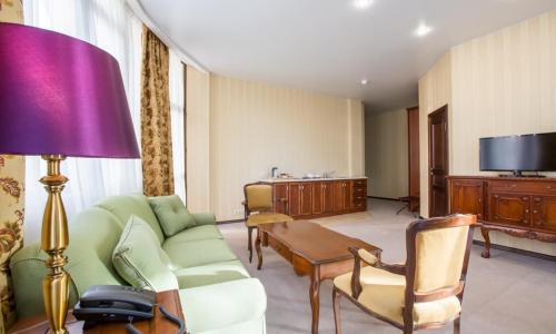 Dolphin Resort by Stellar Hotels Сочи - Фото 31. Апартаменты 2-местный 2-комнатный (с панорамным видом на море)
