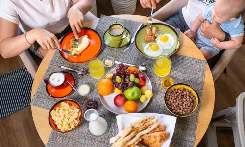 Отель Novotel Fit / Новотель Фит Красная Поляна Эсто-Садок, Сочи - Фото 27. novotel_breakfast_2022