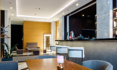 Отель Novotel Resort and spa Krasnaya Polyana Эсто-Садок, Сочи - Фото 17. Лобби бар