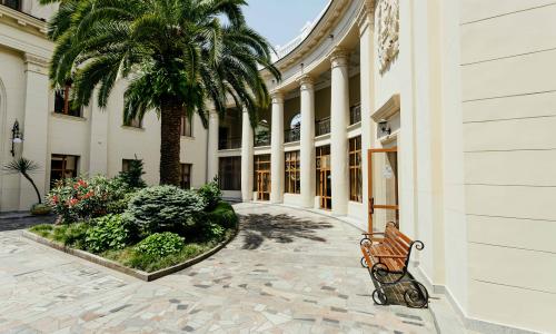 Amra Park-hotel SPA Гагра - Фото 11. Территория