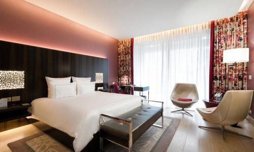 Свисс отель Резорт Сочи Камелия / «Swissotel Resort Sochi Kamelia» Сочи - Фото 77. Номер Swiss Advantage 2-местный (с видом во внутренний двор, с двуспальной кроватью)