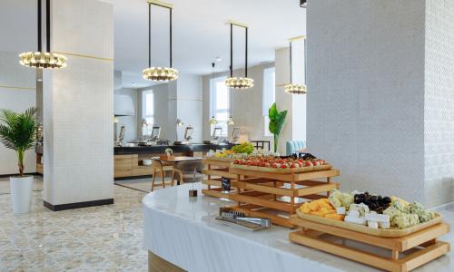Зенит Резорт отель и СПА / «ZENITH RESORT HOTEL SPA» 5* Джемете, Анапа - Фото 71. Зал шведской линии