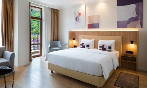Courtyard by Marriott Sochi Krasnaya Polyana Hotel Эсто-Садок, Сочи - Фото 45. Премиум Делюкс 2-местный