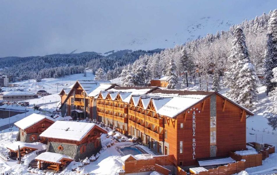 «Arkhyz Royal Resort & Spa» / «Архыз Роял Резорт и СПА» отель Архыз - Фото 1. Здание