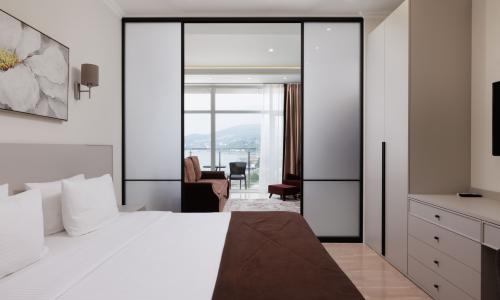 APART-HOTEL SPA «ПРЕСТИЖ» Адлер, Сочи - Фото 65. Апартаменты Премиум Люкс 2-местный (с боковым видом на море)
