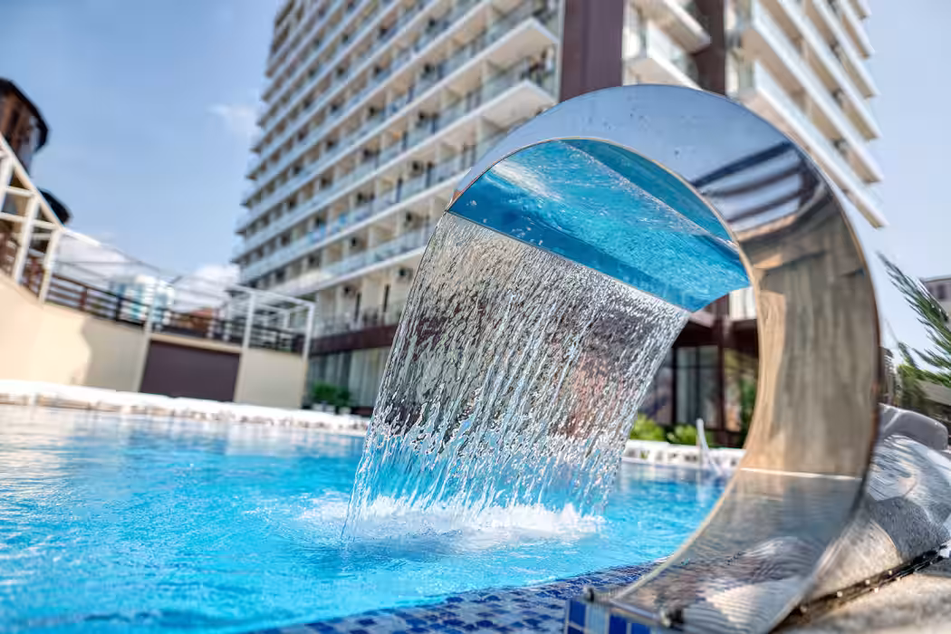 APART-HOTEL SPA «ПРЕСТИЖ» Адлер, Сочи - Фото 1. Внешний вид, бассейн