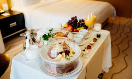 Sochi Marriott Krasnaya Polyana Красная Поляна, Сочи - Фото 34. Рум сервис
