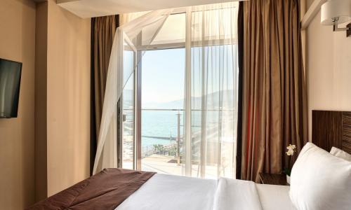 APART-HOTEL SPA «ПРЕСТИЖ» Адлер, Сочи - Фото 69. Апартаменты Улучшенные 4-местные (с видом на море)