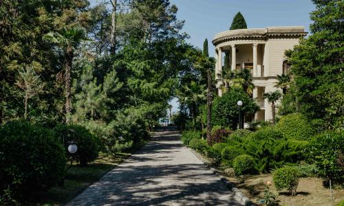 Amra Park-hotel SPA Гагра - Фото 10. Территория
