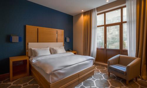 Отель Novotel Resort and spa Krasnaya Polyana Эсто-Садок, Сочи - Фото 46. Супериор 2-местный (вид на двор) КИНГ