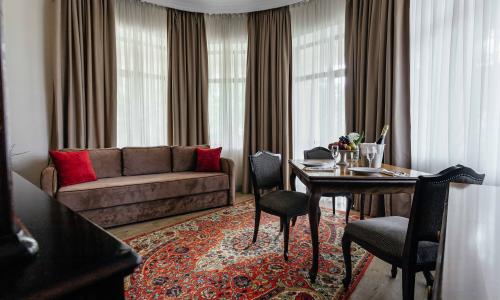 Amra Park-hotel SPA Гагра - Фото 157. Апартаменты 2-местный 3-комнатный (с террасой, корпус 1)