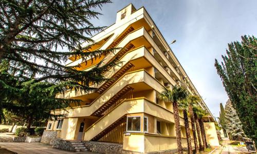 Санаторий Славутич Алушта - Фото 3. Внешний вид корпус 1