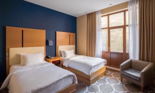 Отель Novotel Resort and spa Krasnaya Polyana Эсто-Садок, Сочи - Фото 43. Супериор 2-местный (вид на город) ТВИН