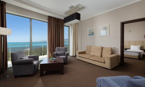 ПРИМОРЬЕ GRAND RESORT HOTEL Геленджик - Фото 131. Сюит 4-местный 3-комнатный (4* корпус №3)