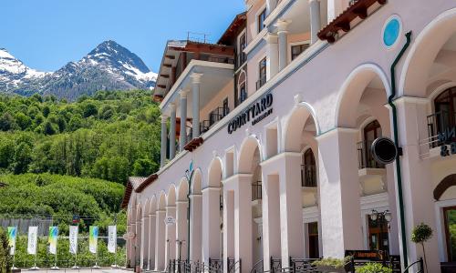 Courtyard by Marriott Sochi Krasnaya Polyana Hotel Эсто-Садок, Сочи - Фото 9. Фасад
