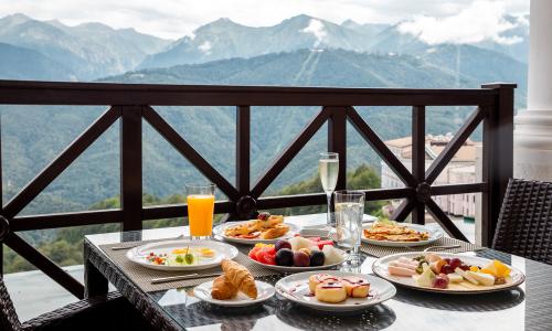 Отель Novotel Resort and spa Krasnaya Polyana Эсто-Садок, Сочи - Фото 26. Ресторан Гриль