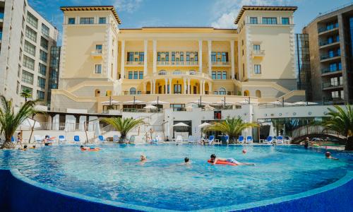 Свисс отель Резорт Сочи Камелия / «Swissotel Resort Sochi Kamelia» Сочи - Фото 33. Бассейн открытый