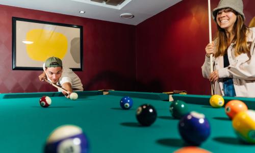 Отель Ibis Styles / Ибис Стайлс Красная Поляна Эсто-Садок, Сочи - Фото 14. Бильярд