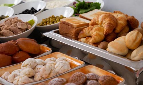 Отель Ibis Styles / Ибис Стайлс Красная Поляна Эсто-Садок, Сочи - Фото 21. Завтрак "Шведский стол"