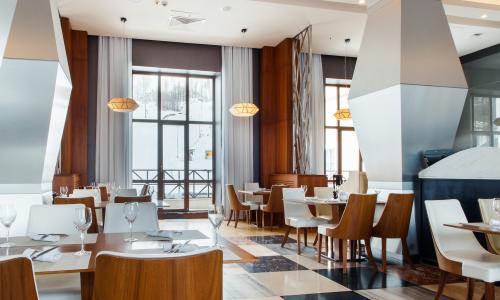 Отель Novotel Resort and spa Krasnaya Polyana Эсто-Садок, Сочи - Фото 25. Ресторан Гриль