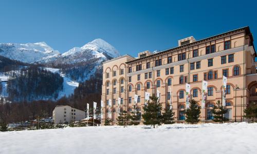 Panorama by Mercure Krasnaya Polyana Эсто-Садок, Сочи - Фото 6. Фасад, зима