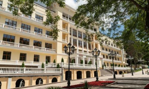 Санаторий Дворец Нарзанов Кисловодск - Фото 1. Внешний вид
