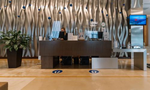 Отель Novotel Fit / Новотель Фит Красная Поляна Эсто-Садок, Сочи - Фото 7. Ресепшен