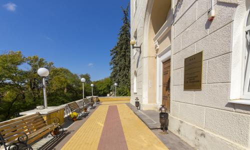 Санаторий Кирова Железноводск - Фото 7. Санаторий_Кирова_территория  (3)