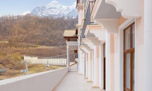 Courtyard by Marriott Sochi Krasnaya Polyana Hotel Эсто-Садок, Сочи - Фото 52. Люкс Гранд 2-местный 2-комнатный