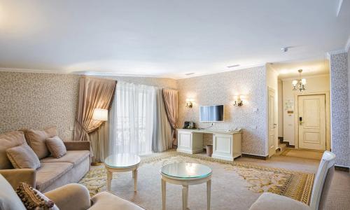 Отель PALMIRA PALACE Ялта - Фото 78. Люкс Париж 2-местный 2-уровневый