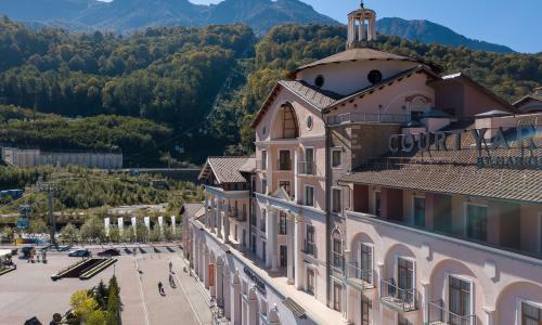 Courtyard by Marriott Sochi Krasnaya Polyana Hotel Эсто-Садок, Сочи - Фото 6. Фасад