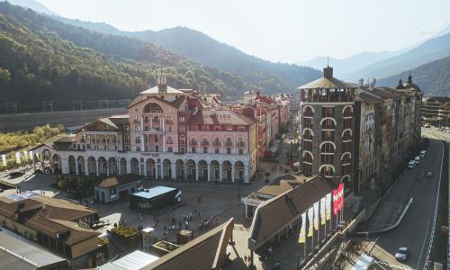 Courtyard by Marriott Sochi Krasnaya Polyana Hotel Эсто-Садок, Сочи - Фото 7. Фасад