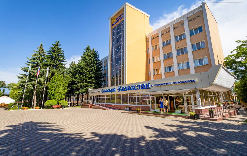 Санаторий Казахстан Ессентуки - Фото 1. Главный вход