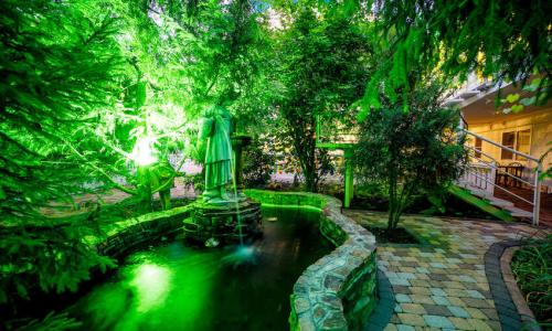 Отель Парфенон Дивноморское, Геленджик - Фото 9. Территория