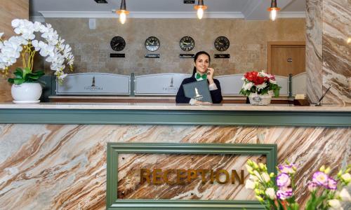 LERMONT HOTEL Геленджик - Фото 11. Ресепшн