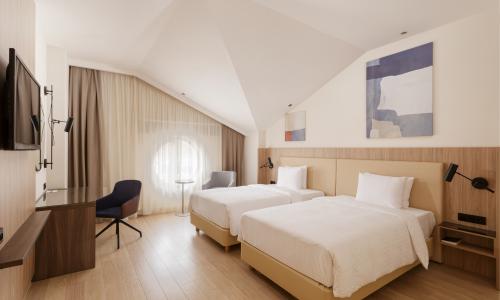 Courtyard by Marriott Sochi Krasnaya Polyana Hotel Эсто-Садок, Сочи - Фото 61. Представительский Люкс 4-местный 3-комнатный