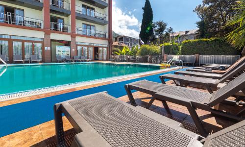 Alex Resort & Spa Hotel Гагра - Фото 11. Бассейн