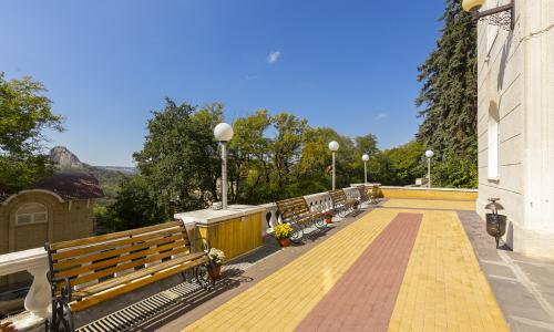 Санаторий Кирова Железноводск - Фото 8. Санаторий_Кирова_территория  (4)