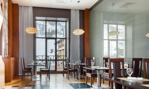 Отель Novotel Resort and spa Krasnaya Polyana Эсто-Садок, Сочи - Фото 23. Ресторан Гриль